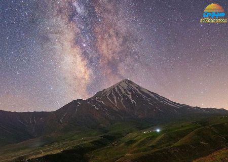 تایم‌لس دیدنی از کهکشان راه شیری بر فراز دماوند