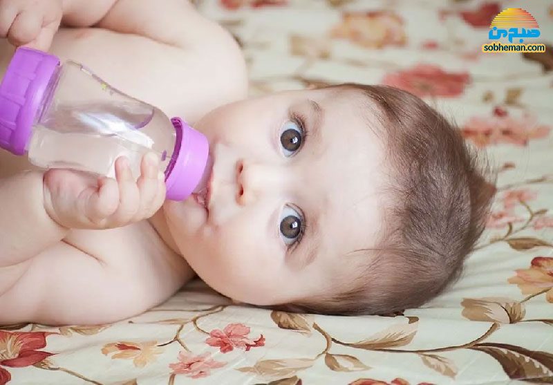نوزاد از چه زمانی به نوشیدن آب، نیاز دارد؟