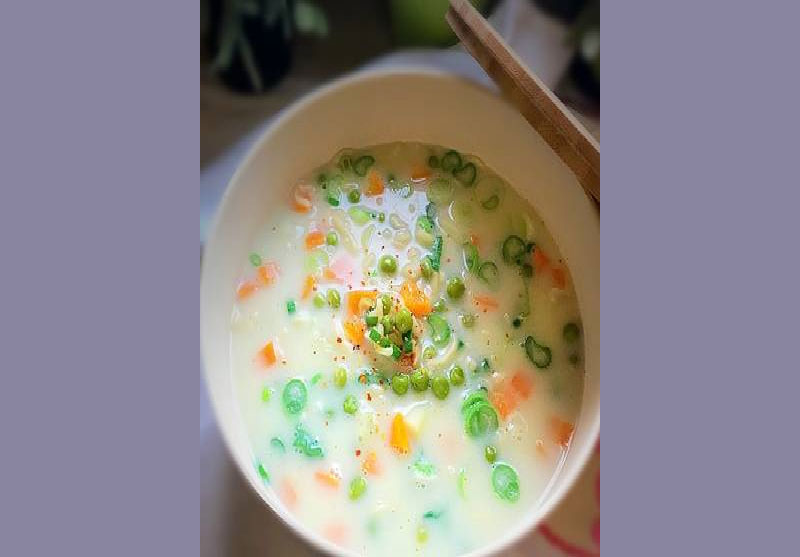 سوپ نودل و سبزیجات مناسب برای سفره‌های افطار