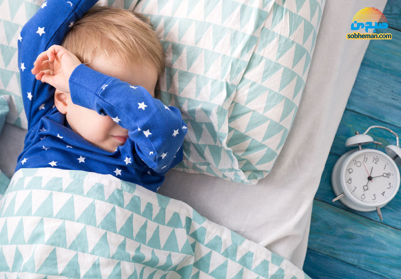چه زمانی جای خواب کودک را جدا کنم که دردسرساز نشود؟
